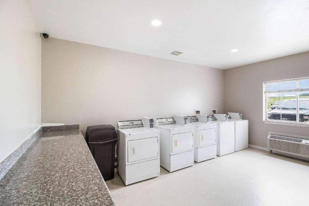 Rodeway Inn & Suites Port Arthur - Groves Extérieur photo